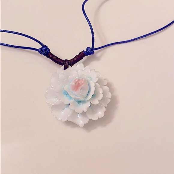 NWOT porcelain flower necklace - Picture 5 of 5